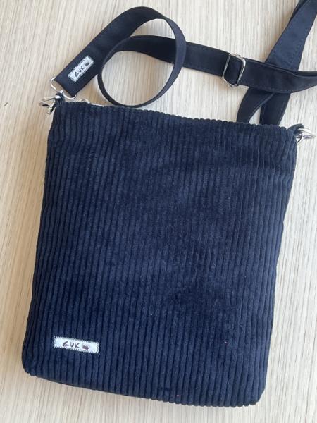 "Flickenwerk II mit Tasche" - SCHWARZ